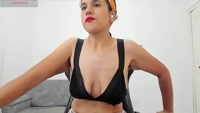 natalia curvy1 online show from 07/14/26, 05:40