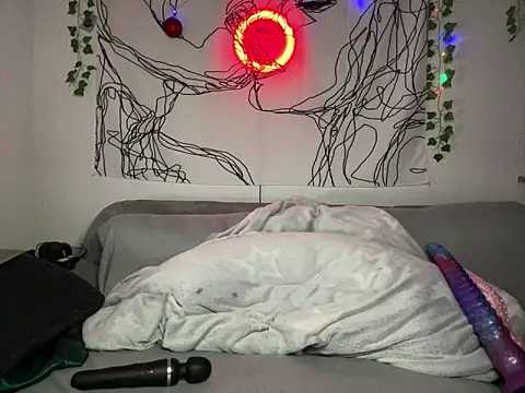 Snapshot of kinkygirl420x chatting on 12/12/24, 06:21 kinkygirl420x online show from 12/12/24, 06:21