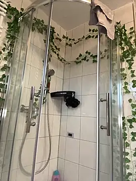 Snapshot of kinkygirl420x chatting on 12/16/24, 01:54 kinkygirl420x online show from 12/16/24, 01:54