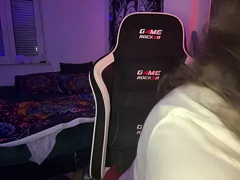 Snapshot of kinkygirl420x chatting on 02/04/25, 10:02 kinkygirl420x online show from 02/04/25, 10:02