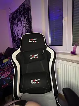 Snapshot of kinkygirl420x chatting on 02/17/25, 10:14 kinkygirl420x online show from 02/17/25, 10:14