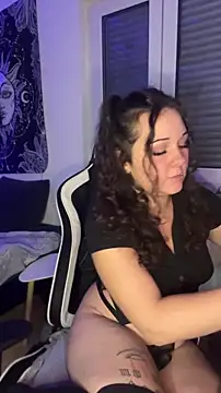 Snapshot of kinkygirl420x chatting on 10/15/25, 07:03 kinkygirl420x online show from 10/15/25, 07:03