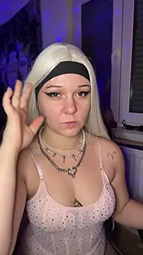 Snapshot of kinkygirl420x chatting on 12/16/25, 08:14 kinkygirl420x online show from 12/16/25, 08:14