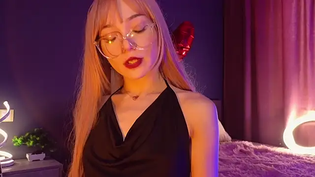 Snapshot of SandraBoyl chatting on 03/03/25, 04:25 SandraBoyl online show from 03/03/25, 04:25