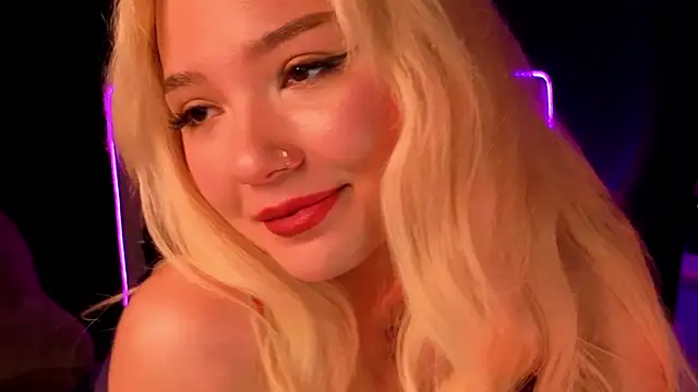 Snapshot of SandraBoyl chatting on 11/19/25, 09:09 SandraBoyl online show from 11/19/25, 09:09