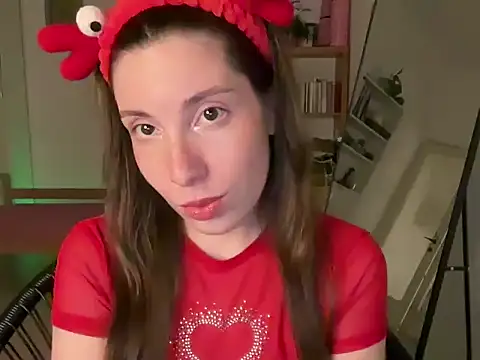 Snapshot of CringeButCute chatting on 10/20/25, 10:32 CringeButCute online show from 10/20/25, 10:32