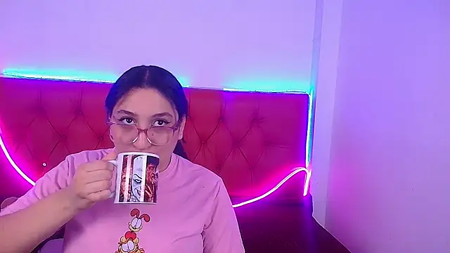 Little Cuttie  online show from 02/19/25, 04:01