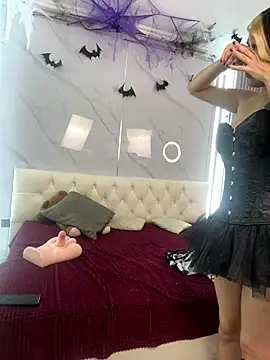 Little Cuttie  online show from 10/18/25, 05:54