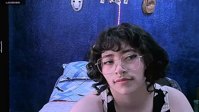 Snapshot of NinaYellow chatting on 03/02/26, 01:51 NinaYellow online show from 03/02/26, 01:51