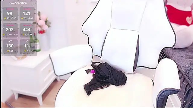 Snapshot of PimChanOK chatting on 10/08/25, 12:47 PimChanOK online show from 10/08/25, 12:47