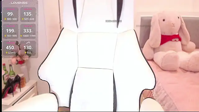 Snapshot of PimChanOK chatting on 10/22/25, 01:00 PimChanOK online show from 10/22/25, 01:00