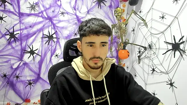 Snapshot of DmitriSanders chatting on 09/30/25, 09:31 DmitriSanders online show from 09/30/25, 09:31