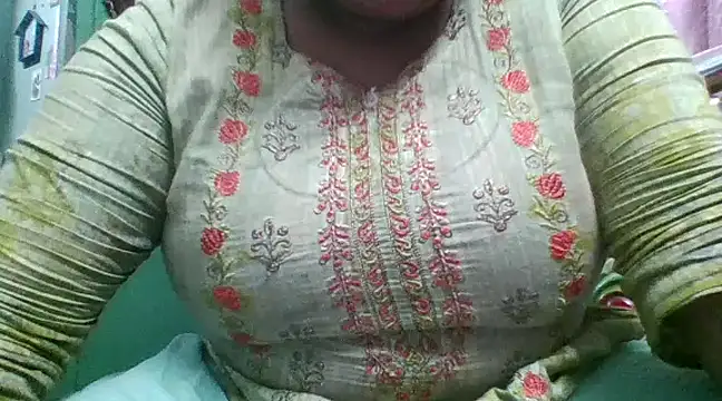 Snapshot of cutegirl_1212 chatting on 01/11/25, 12:50 cutegirl 1212 online show from 01/11/25, 12:50