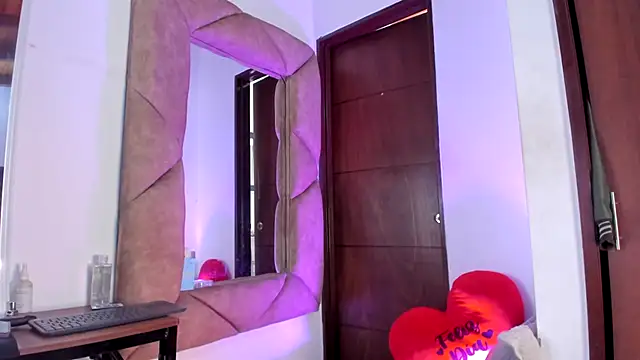 naatashamendozaa online show from 09/25/25, 04:00