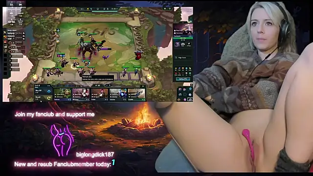 Snapshot of Lisaonthemoon chatting on 12/13/24, 02:10 Lisaonthemoon online show from 12/13/24, 02:10