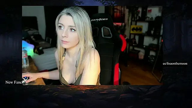 Snapshot of Lisaonthemoon chatting on 03/05/25, 05:39 Lisaonthemoon online show from 03/05/25, 05:39