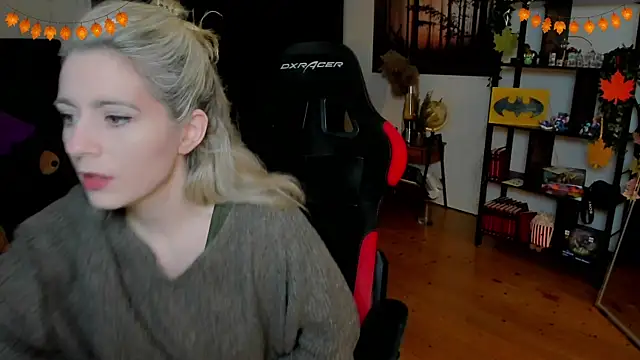 Snapshot of Lisaonthemoon chatting on 10/29/25, 08:43 Lisaonthemoon online show from 10/29/25, 08:43