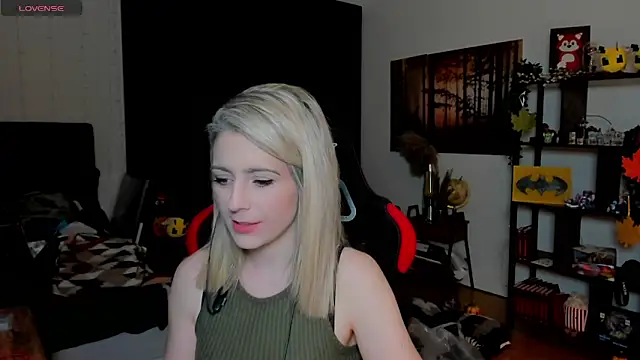 Snapshot of Lisaonthemoon chatting on 11/01/25, 11:40 Lisaonthemoon online show from 11/01/25, 11:40