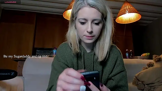 Snapshot of Lisaonthemoon chatting on 11/12/25, 05:35 Lisaonthemoon online show from 11/12/25, 05:35