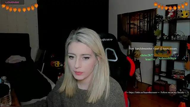 Snapshot of Lisaonthemoon chatting on 11/22/25, 07:24 Lisaonthemoon online show from 11/22/25, 07:24