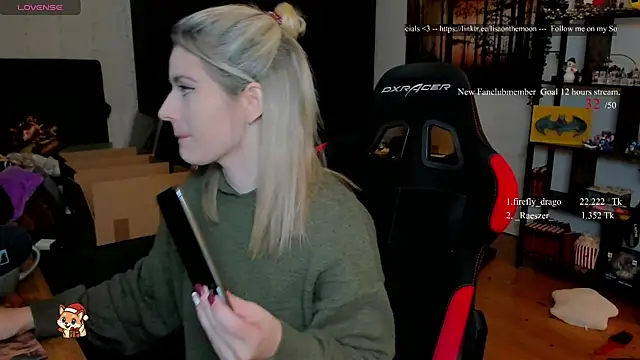 Snapshot of Lisaonthemoon chatting on 12/16/25, 09:31 Lisaonthemoon online show from 12/16/25, 09:31