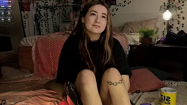 Snapshot of Megan__Hart chatting on 12/22/24, 04:50 Megan  Hart online show from 12/22/24, 04:50