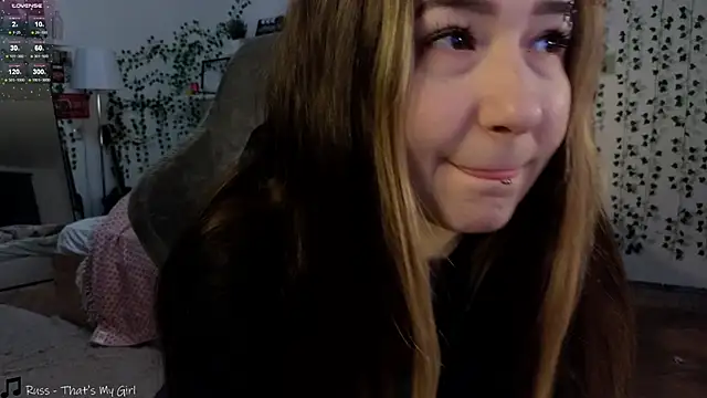 Snapshot of Megan__Hart chatting on 12/24/24, 02:21 Megan  Hart online show from 12/24/24, 02:21