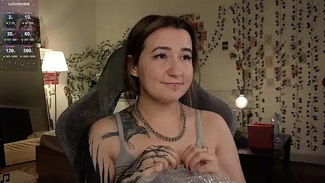 Snapshot of Megan__Hart chatting on 01/17/25, 01:04 Megan  Hart online show from 01/17/25, 01:04