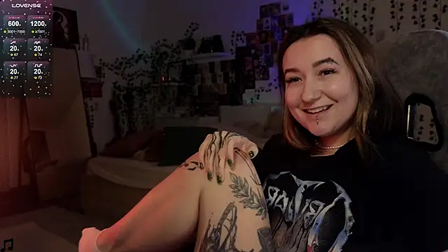 Snapshot of Megan__Hart chatting on 01/29/25, 12:01 Megan  Hart online show from 01/29/25, 12:01