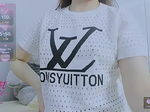 Snapshot of Linh_diudang chatting on 10/19/25, 02:34 Linh diudang online show from 10/19/25, 02:34