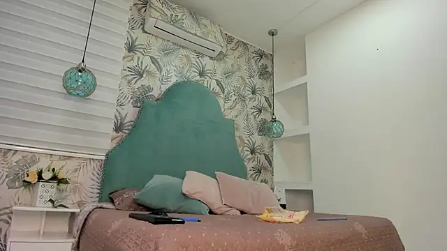 Snapshot of bellaa_becca chatting on 02/24/25, 06:04 bellaa becca online show from 02/24/25, 06:04