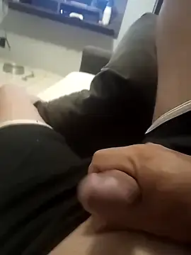 Snapshot of dredre1069 chatting on 01/12/25, 03:28 dredre1069 online show from 01/12/25, 03:28