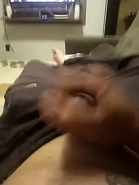 Snapshot of dredre1069 chatting on 09/28/25, 10:37 dredre1069 online show from 09/28/25, 10:37