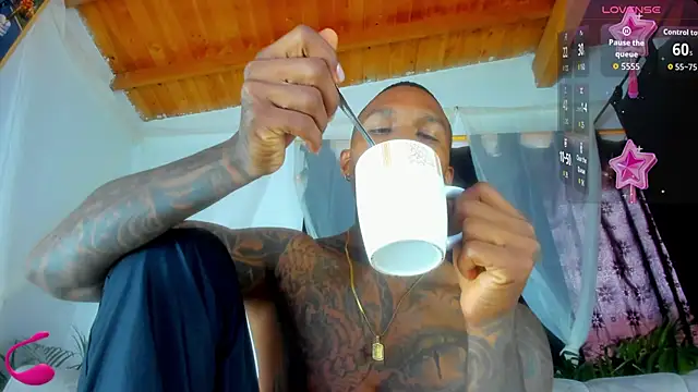 Snapshot of esteveen_ortegas_ chatting on 10/27/25, 01:37 esteveen ortegas online show from 10/27/25, 01:37