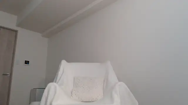 Snapshot of Lily_0000 chatting on 12/12/24, 02:00 Lily 0000 online show from 12/12/24, 02:00