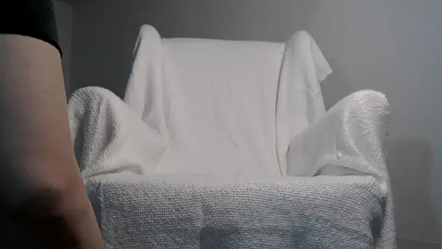 Snapshot of Lily_0000 chatting on 12/12/24, 05:48 Lily 0000 online show from 12/12/24, 05:48