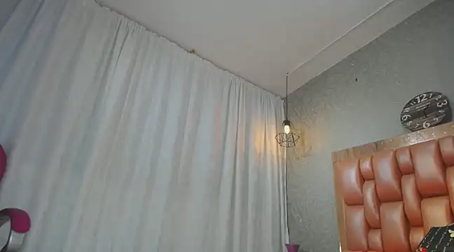 Snapshot of KEYRA-MILLER- chatting on 01/17/25, 01:36 KEYRA-MILLER- online show from 01/17/25, 01:36