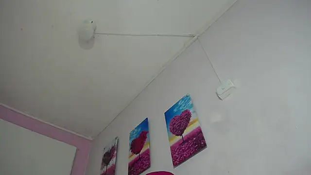 Snapshot of KEYRA-MILLER- chatting on 09/20/25, 01:50 KEYRA-MILLER- online show from 09/20/25, 01:50