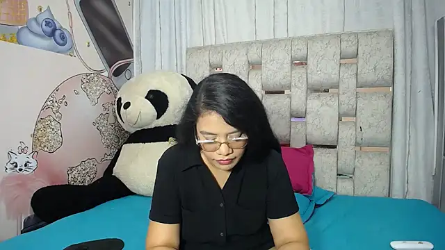 Snapshot of KEYRA-MILLER- chatting on 11/18/25, 02:28 KEYRA-MILLER- online show from 11/18/25, 02:28