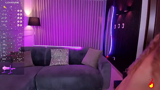 Leah Grey online show from 12/18/24, 03:22