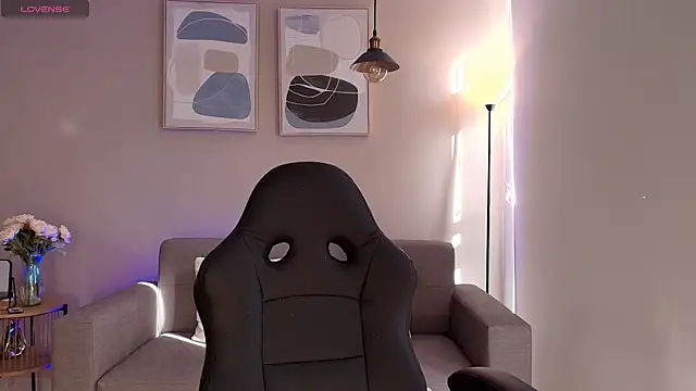 Snapshot of MirandaShaw chatting on 09/19/25, 08:53 MirandaShaw online show from 09/19/25, 08:53