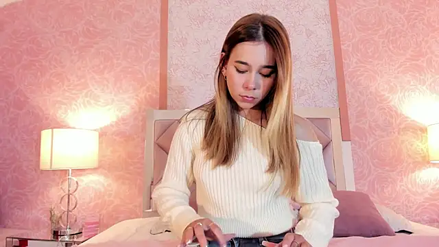 Snapshot of Lezy_ chatting on 11/12/25, 08:08 Lezy online show from 11/12/25, 08:08