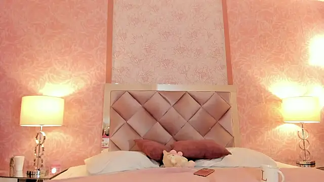 Snapshot of Lezy_ chatting on 11/19/25, 07:36 Lezy online show from 11/19/25, 07:36