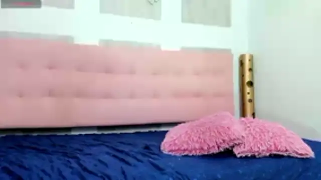 Snapshot of Cloeandtyfanny chatting on 11/11/25, 08:20 Cloeandtyfanny online show from 11/11/25, 08:20