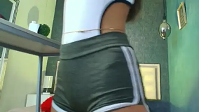 Snapshot of Cloeandtyfanny chatting on 11/26/25, 08:21 Cloeandtyfanny online show from 11/26/25, 08:21