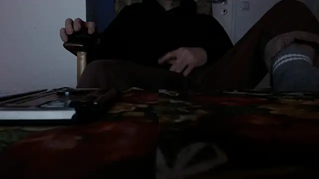 Snapshot of Cordt30 chatting on 10/25/25, 04:24 Cordt30 online show from 10/25/25, 04:24