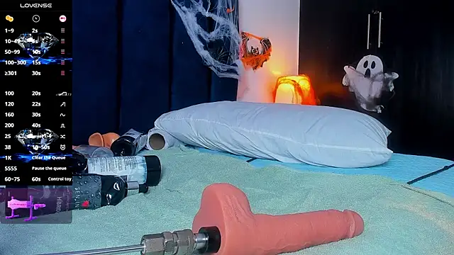 Snapshot of Issac_james_ chatting on 10/31/25, 04:35 Issac james online show from 10/31/25, 04:35