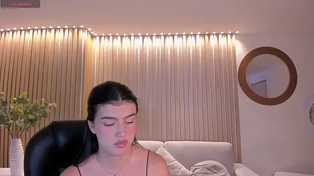 Snapshot of PaulinaSantos_ chatting on 10/19/25, 05:13 PaulinaSantos online show from 10/19/25, 05:13