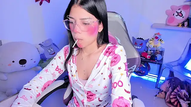 Snapshot of cutestephuwu chatting on 10/10/25, 11:37 cutestephuwu online show from 10/10/25, 11:37