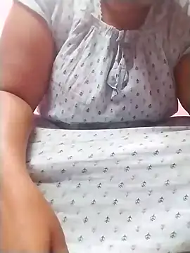 Snapshot of Tamilpriya46 chatting on 01/06/25, 08:03 Tamilpriya46 online show from 01/06/25, 08:03